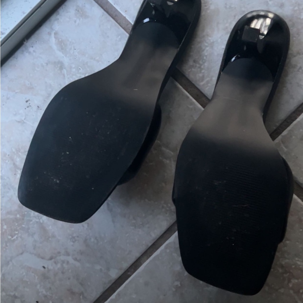 Black kitten heels